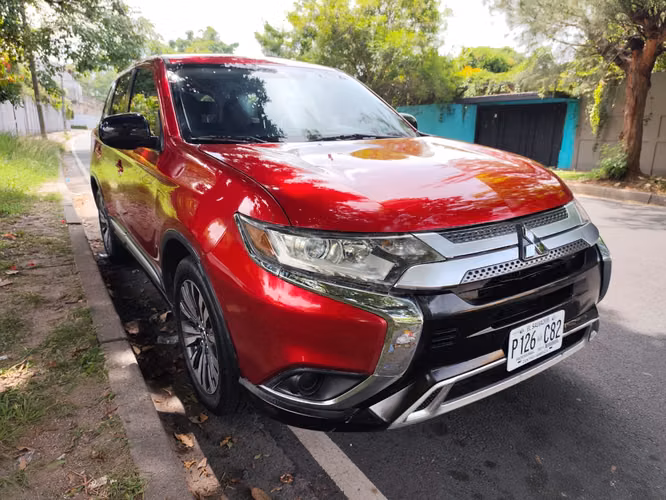 VENDO CAMIONETA MITSUBISHI OUTLANDER 2020 BOLSAS BUENAS - Imagen 3