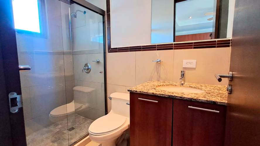 Venta de Penthouse en Condominio Las Vistas, Colonia Escalon, Sn Salvador