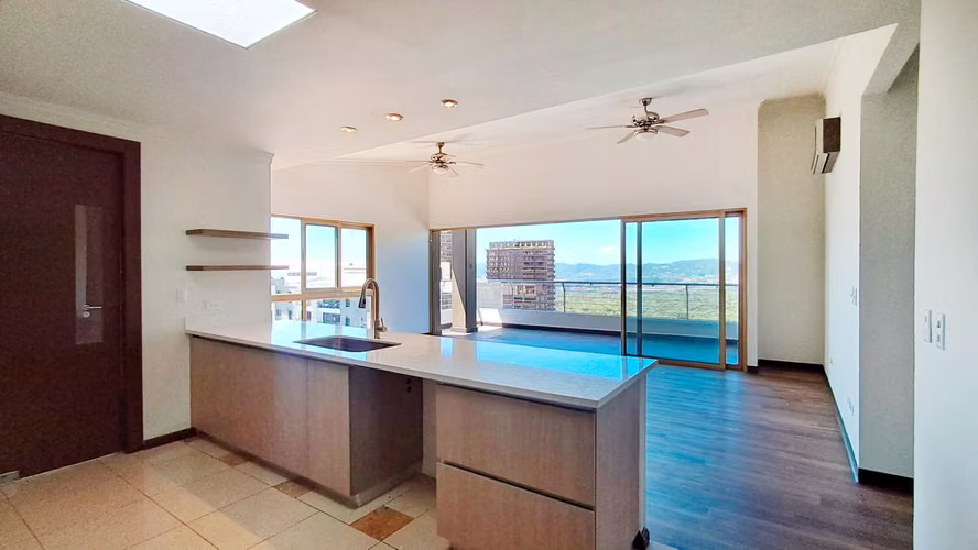 Venta de Penthouse en Condominio Las Vistas, Colonia Escalon, Sn Salvador