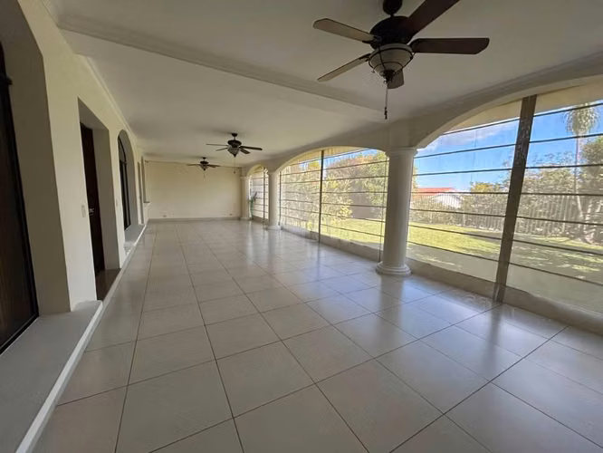 Alquilo Casa Amplia Para Vivienda En Cumbres De la Escalón