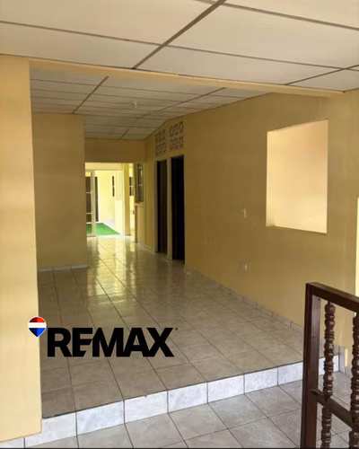 ESTRENA CASA EN SANTA ANA!