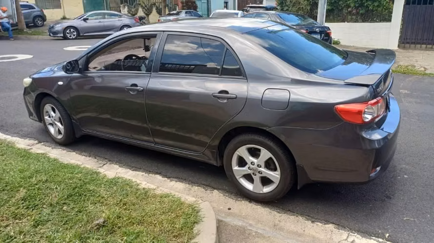 Se vende Toyota corolla 2013 - Imagen 3