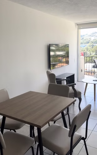 Apartamento en alquiler $1650 o venta $279,000