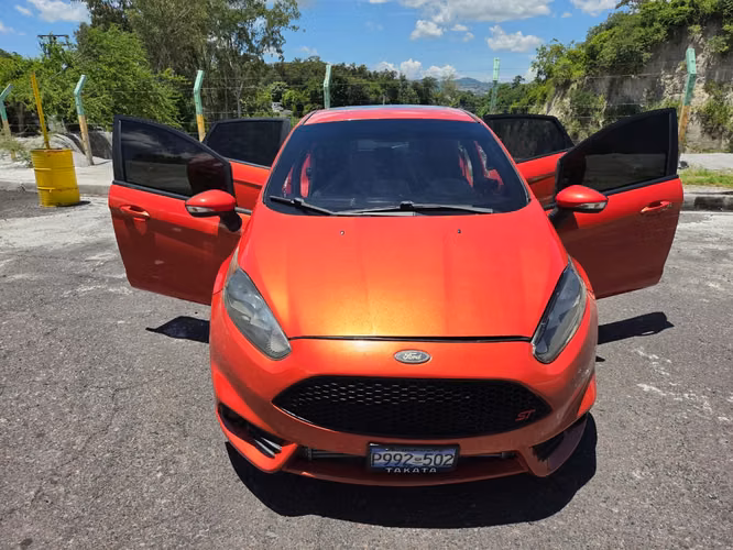 FORD Fiesta ST Turbo  (FINANCIAMIENTO DISPONIBLE) - Imagen 1