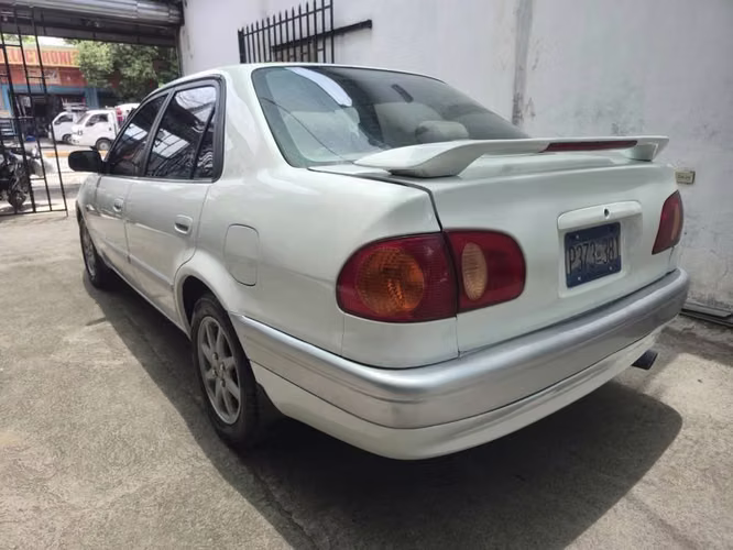 TOYOTA COROLLA GLI - Imagen 4