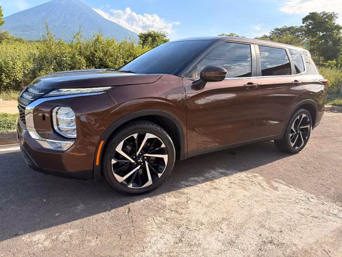 MITSUBISHI OUTLANDER 2022 ELEGANCIA POTENCIA Y CONFORT