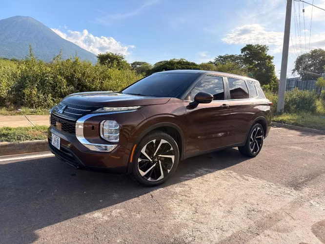 MITSUBISHI OUTLANDER 2022 ELEGANCIA POTENCIA Y CONFORT