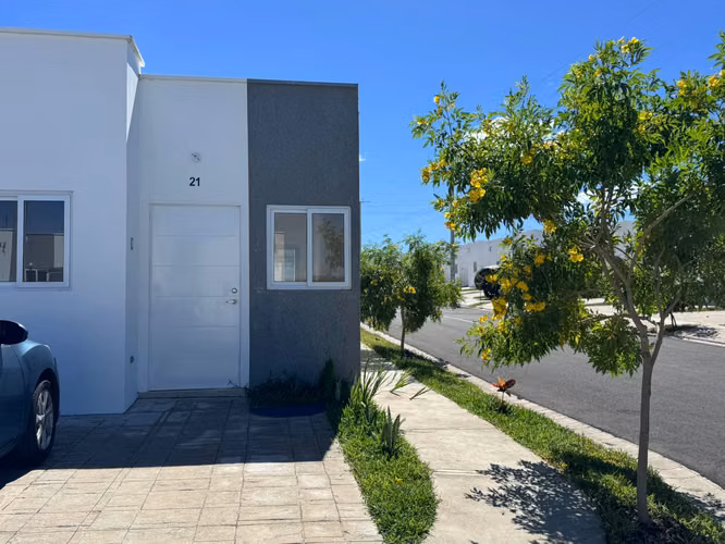 ALQUILO CASA ESQUINERA A ESTRENAR — Ciudad Marsella | $205 + cuota de mantenimiento