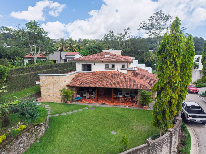 CASA EN VENTA LAS PILETAS