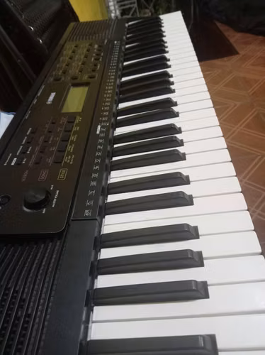 Teclado yamaha psr e273