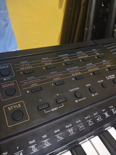 Keyboard and amaha psr e273