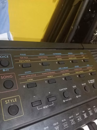 Teclado yamaha psr e273