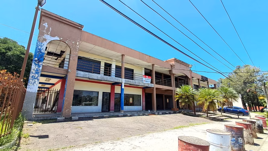 Venta de Centro Comercial en Lourdes Colon, La Libertad