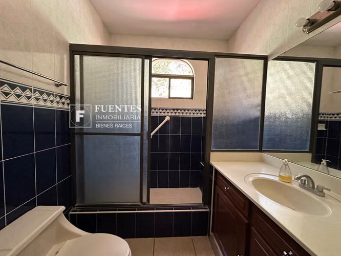 VENTA CASA ALTOS DE LA ESCALÓN SAN SALVADOR - Imagen 8