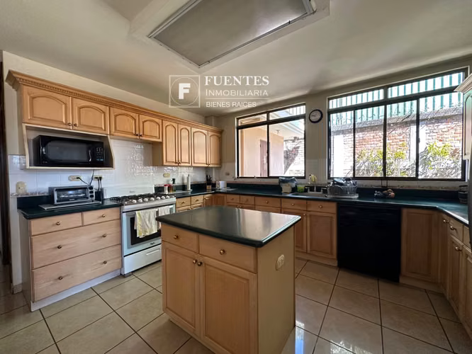VENTA CASA ALTOS DE LA ESCALÓN SAN SALVADOR - Imagen 4