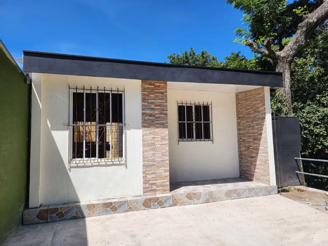 Venta de Casa de un nivel  Remodelada en Alpes Suizos 1, Santa Tecla