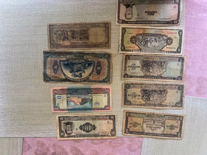 Vendo mi colección de billetes de El Salvador