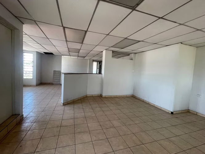 SAN MIGUELITO SE VENDE LOCAL EN TERCER NIVEL, IDEAL INVERSIÓN U OFICINAS - Imagen 2