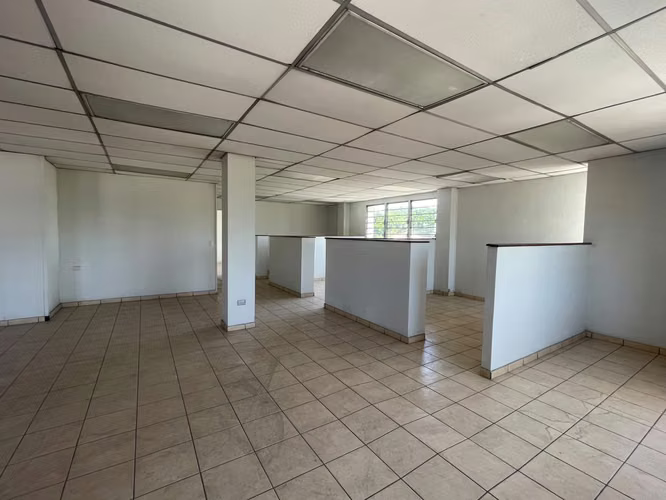 SAN MIGUELITO SE VENDE LOCAL EN TERCER NIVEL, IDEAL INVERSIÓN U OFICINAS - Imagen 3