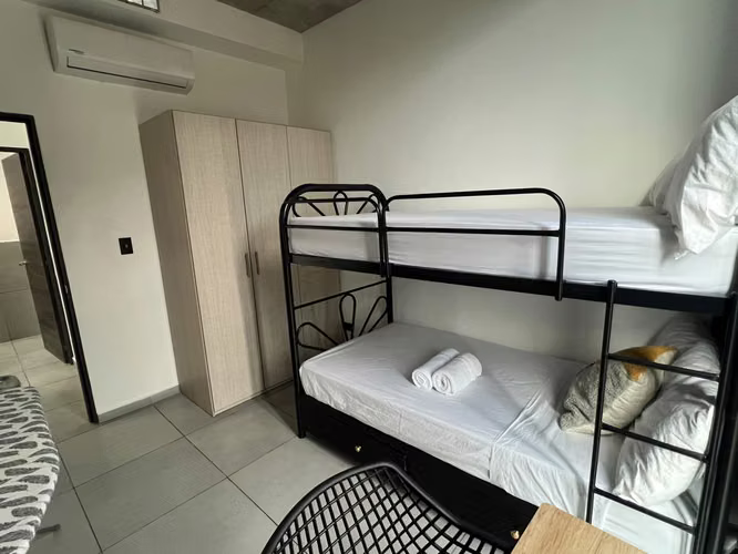 SE ALQUILA APARTAMENTO PARK TOWER SANTA ELENA, FULL-AMUEBLADO - Imagen 4