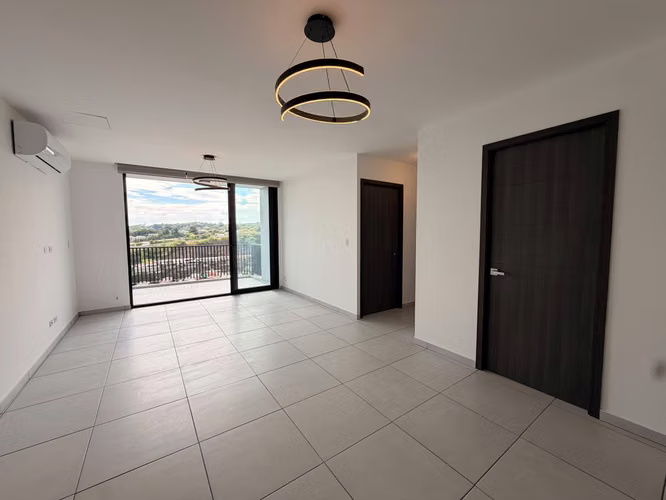 SE ALQUILA APARTAMENTO ALTURAS DEL BOSQUE NUEVO CON LÍNEA BLANCA, 129m2