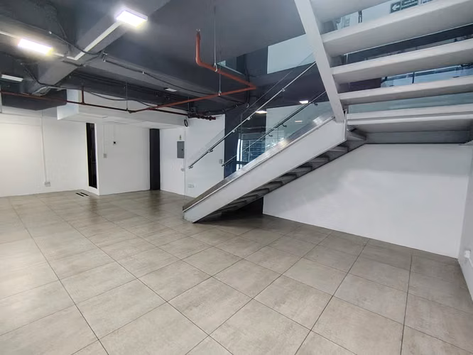 SE ALQUILA OFICINA TORRE INSIGNE, SAN BENITO, Moderna,  tipo Dúplex - Imagen 6