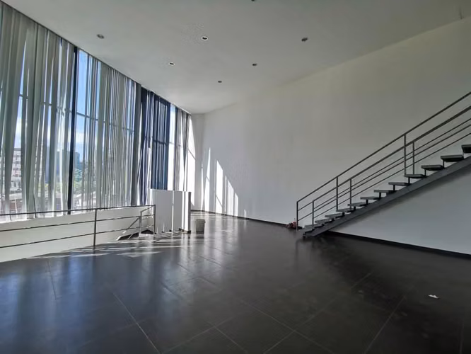 SE ALQUILA EDIFICIO EN ZONA ALTA ESCALÓN - Imagen 5