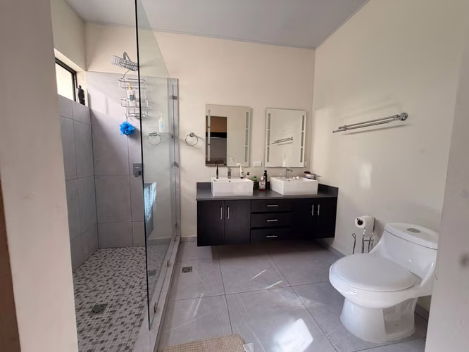 SE VENDE CASA ESCALON MODERNA COMO NUEVA, TOTALMENTE AMUEBLADA - Imagen 12