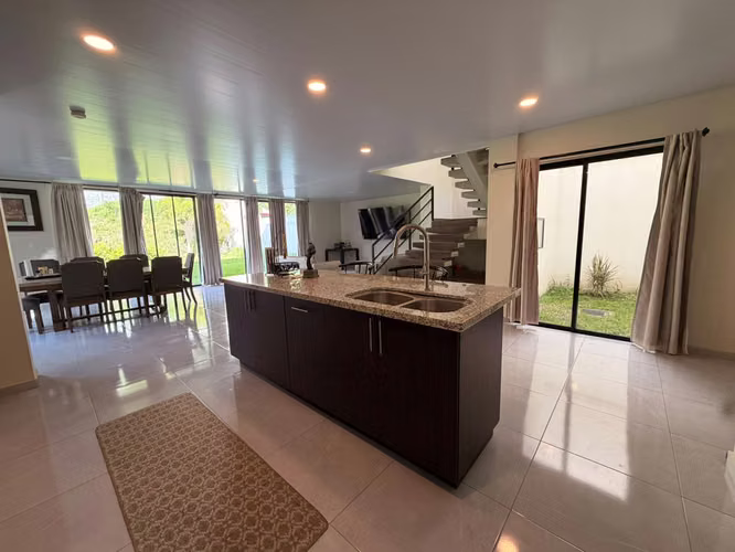 SE VENDE CASA ESCALON MODERNA COMO NUEVA, TOTALMENTE AMUEBLADA - Imagen 17