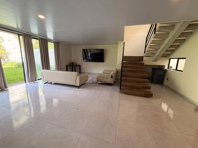 SE VENDE CASA ESCALON MODERNA COMO NUEVA, TOTALMENTE AMUEBLADA - Imagen 19