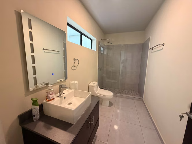 SE VENDE CASA ESCALON MODERNA COMO NUEVA, TOTALMENTE AMUEBLADA - Imagen 7