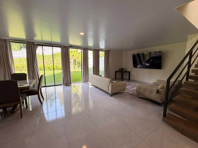 SE VENDE CASA ESCALON MODERNA COMO NUEVA, TOTALMENTE AMUEBLADA - Imagen 10