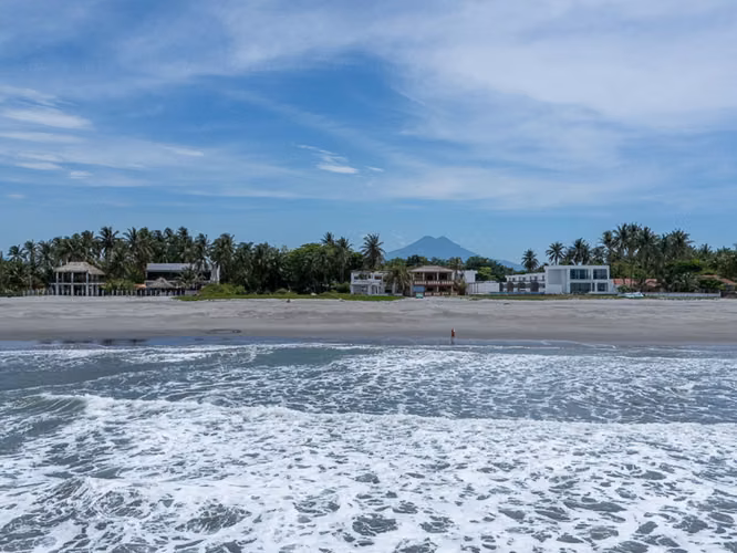 EN VENTA | CASA FRENTE AL MAR EN PLAYA COSTA DEL SOL, EL SALVADOR - Imagen 12