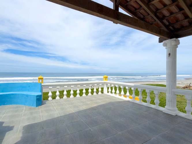 EN VENTA | CASA FRENTE AL MAR EN PLAYA COSTA DEL SOL, EL SALVADOR - Imagen 2