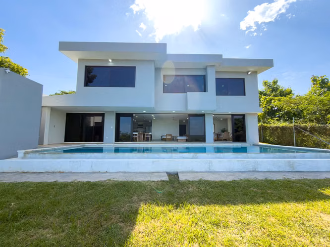 EN VENTA | CASA AMUEBLADA EN RESIDENCIAL CERROMAR, EL SUNZAL, LA LIBERTAD - Imagen 2