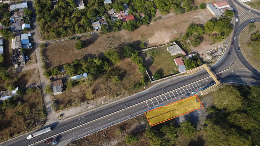 Venta Terreno en Hato Nuevo a un costado de redondel Gerardo Barrios, San Miguel