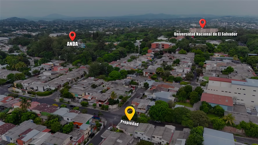 Amplia Casa de 2 Niveles Cerca de UES (Universidad de El Salvador) - Imagen 16