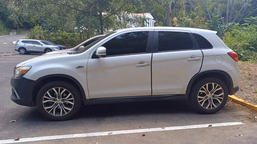 MITSUBUSHI OUTLANDER SPORT 2016