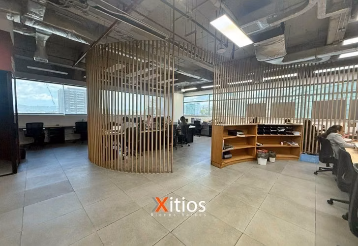Vendo!! Oficina corporativa en Torre Quattro!! - Imagen 5