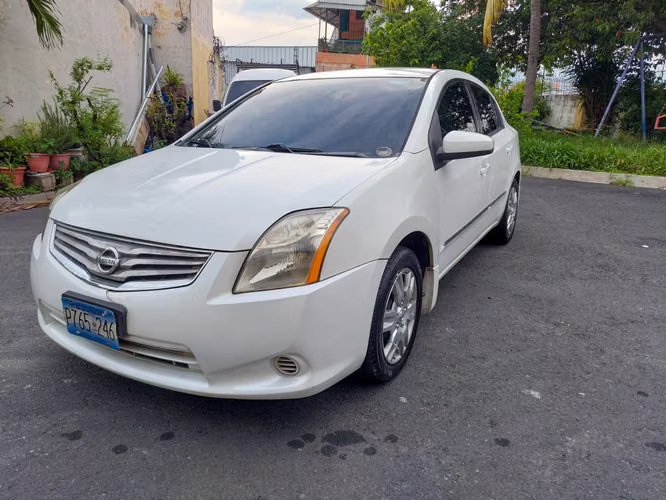 Nissan Sentra 2011 SL - Imagen 2
