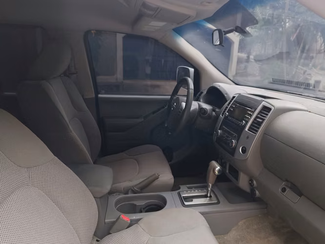 NISSAN FRONTIER 2018 DOBLE CABINA,   4X4,PIÑON DE MONTAÑA, TODO EN EXCELENTE ESTADO,BIEN REVISADO TARJETA A MI NOMBRE - Imagen 10