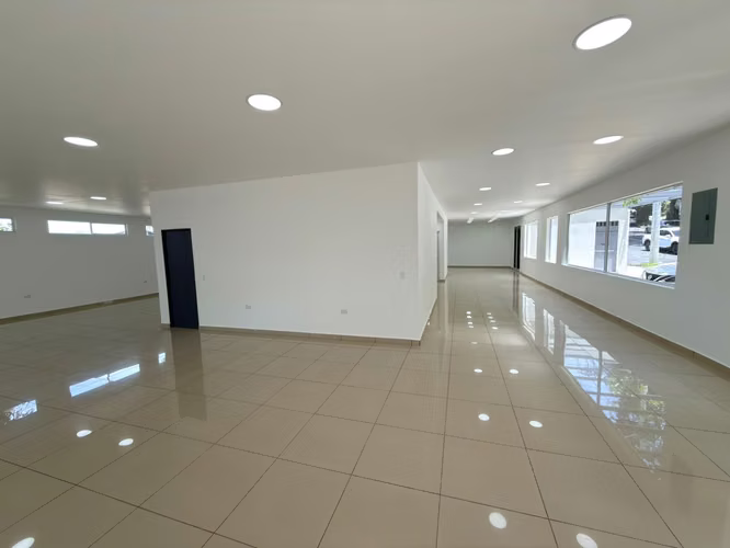 SE VENDE OFICINA COLONIA ESCALÓN, BUENA UBICACIÓN, DE ESQUINA