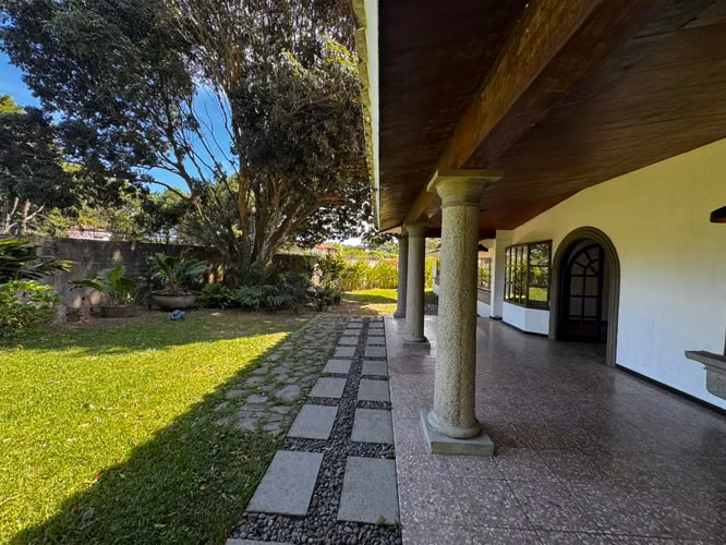SE ALQUILA CASA QUINTAS DE LAS PILETAS, DE UN NIVEL, ESPACIOS AMPLIOS - Imagen 6