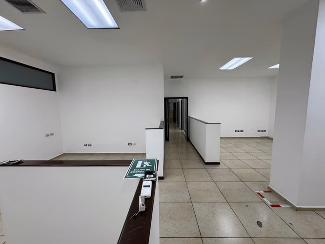 SE ALQUILA OFICINAS CORPORATIVAS SAN BENITO, loma linda, tiene 175 mts2 - Imagen 3