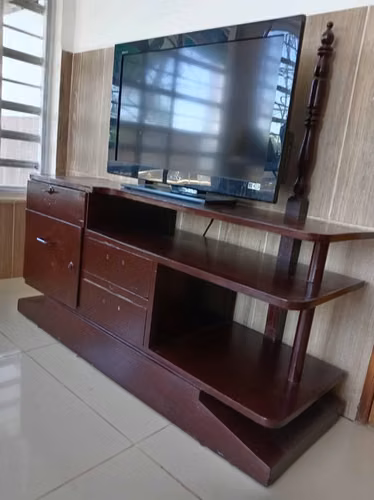 Mesa para pantalla TV de madera cedro  $75 - Imagen 2