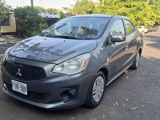 Mitsubishi Mirage G4 2020 (45k de millas reales y bolsas de aire buenas) - Imagen 4