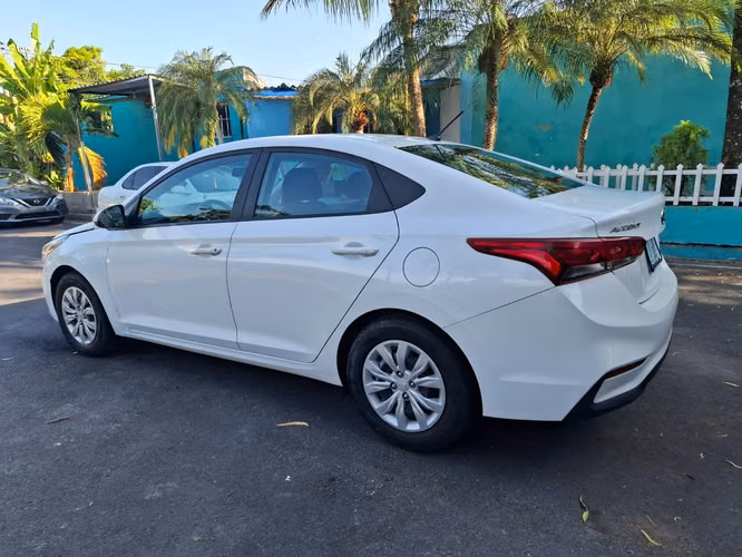 Hyundai Accent 2021 (61k de millas reales) - Imagen 3