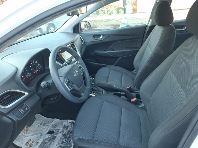 Hyundai Accent 2021 (61k de millas reales) - Imagen 8
