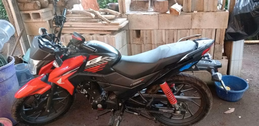 Moto honda seminueva recorrido 5000km