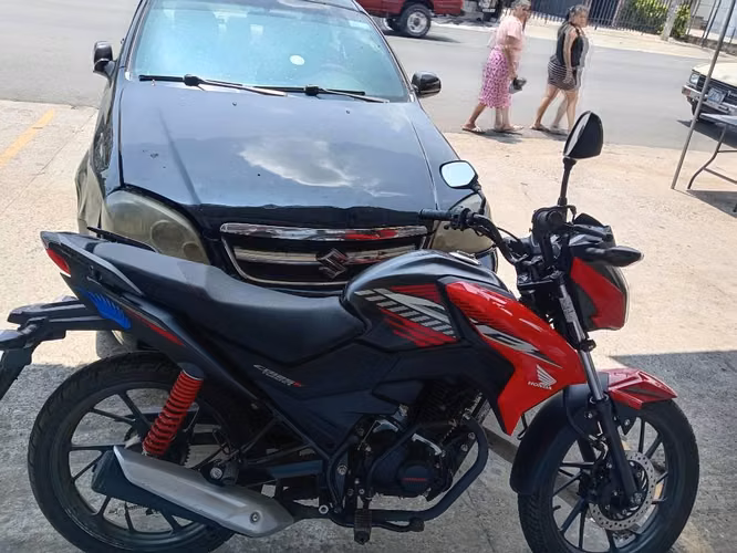 Moto honda seminueva recorrido 5000km